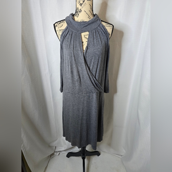True Light Dress - Picture 1 of 7